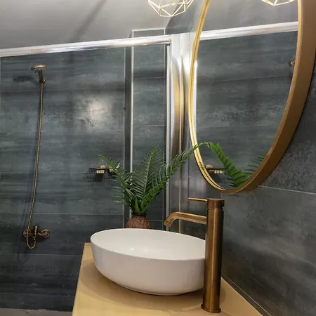 3-bedroom With Private Rooftop Jacuzzi & Panoramic Views Apartament
