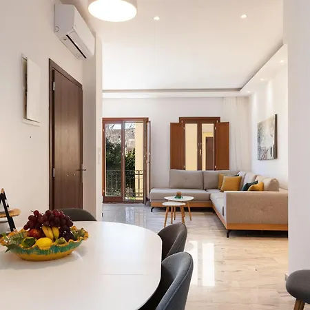 3-bedroom With Private Rooftop Jacuzzi & Panoramic Views アパート *