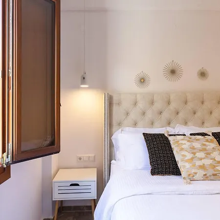 3-bedroom With Private Rooftop Jacuzzi & Panoramic Views レティムノ