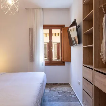 Apartament 3-bedroom With Private Rooftop Jacuzzi & Panoramic Views *