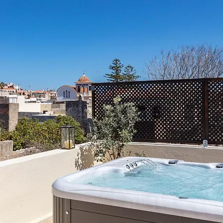 3-bedroom With Private Rooftop Jacuzzi & Panoramic Views アパート *